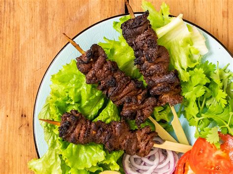  Suya: Một Kỷ Vị Cay Nồng Khó Quên, Kết Hợp Hoàn Hảo Giữa Thịt nướng và Gia Vị Đặc Biệt!