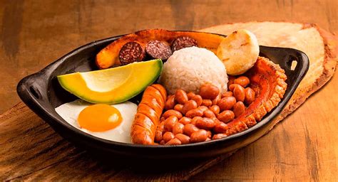  Bandeja Paisa: Thực phẩm đầy đủ năng lượng cho nhà vô địch đấu vật!