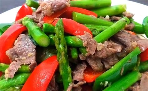  Bánh Bao Daging: Món Ăn Cổ Điển Có Thịt Bò Xào Ngọt Lịm