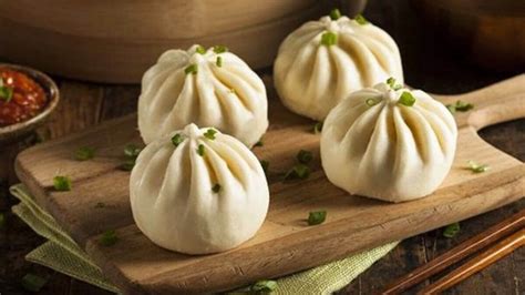  Bánh Bao Rượu Nấu Chín Vừa Vặn: Hương Viên Mang Theo Mùi Thơm của Hơi Rượu và Sự Giòn Tan