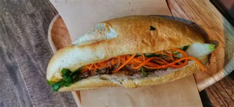  Bánh Mì Nấm Hương: Một Cơn Say Ngập Tràn Hương Thơm Lạ Và Vị Beo Ngậy Tuyệt Vời!