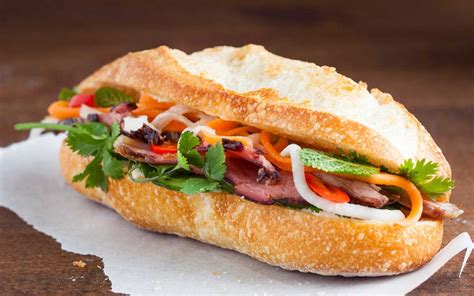  Bánh Mì Súp Nấm Pu'er: Sự Hoà Quyện Tươi Mát Của Thịt Xào Và Nước Dashi Gừng Khó Quên!