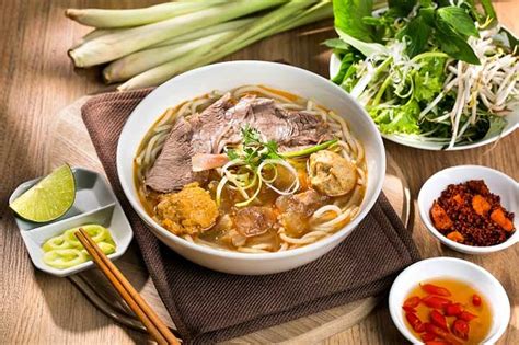  Bún Bò Huế Món Ăn Nóng Hổi Mang Hương Vị Sệt Của Chanh Và Tăm Típ Của Ớt