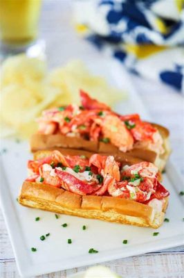  Lobster Roll!  The perfect harmony of buttery lobster chunks and crispy toasted bread will make you crave for more.