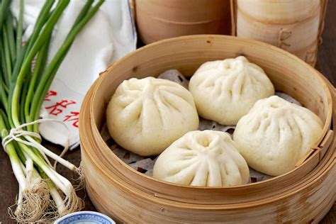  Bánh Bao Rượu Ningbo: Sự kết hợp giữa lớp vỏ dai giòn và nhân thịt tẩm ủ với rượu nồng