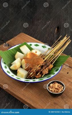  Sate Padang: Một Món Ăn Ngon Lạ Kết Hợp Hương Vị Thịt và Gia Vị Cay Bắt Cháy!