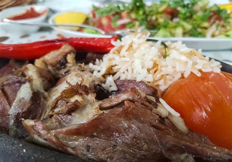  Tandır Kebap: Sự kết hợp hoàn hảo giữa thịt nướng thơm lừng và gia vị cay nồng đầy mê hoặc!